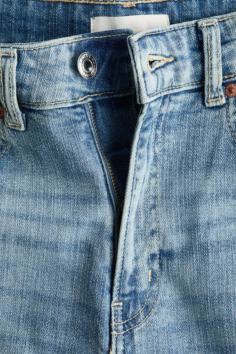 اتش اند ام جينز بخصر عالي وقصّة واسعة